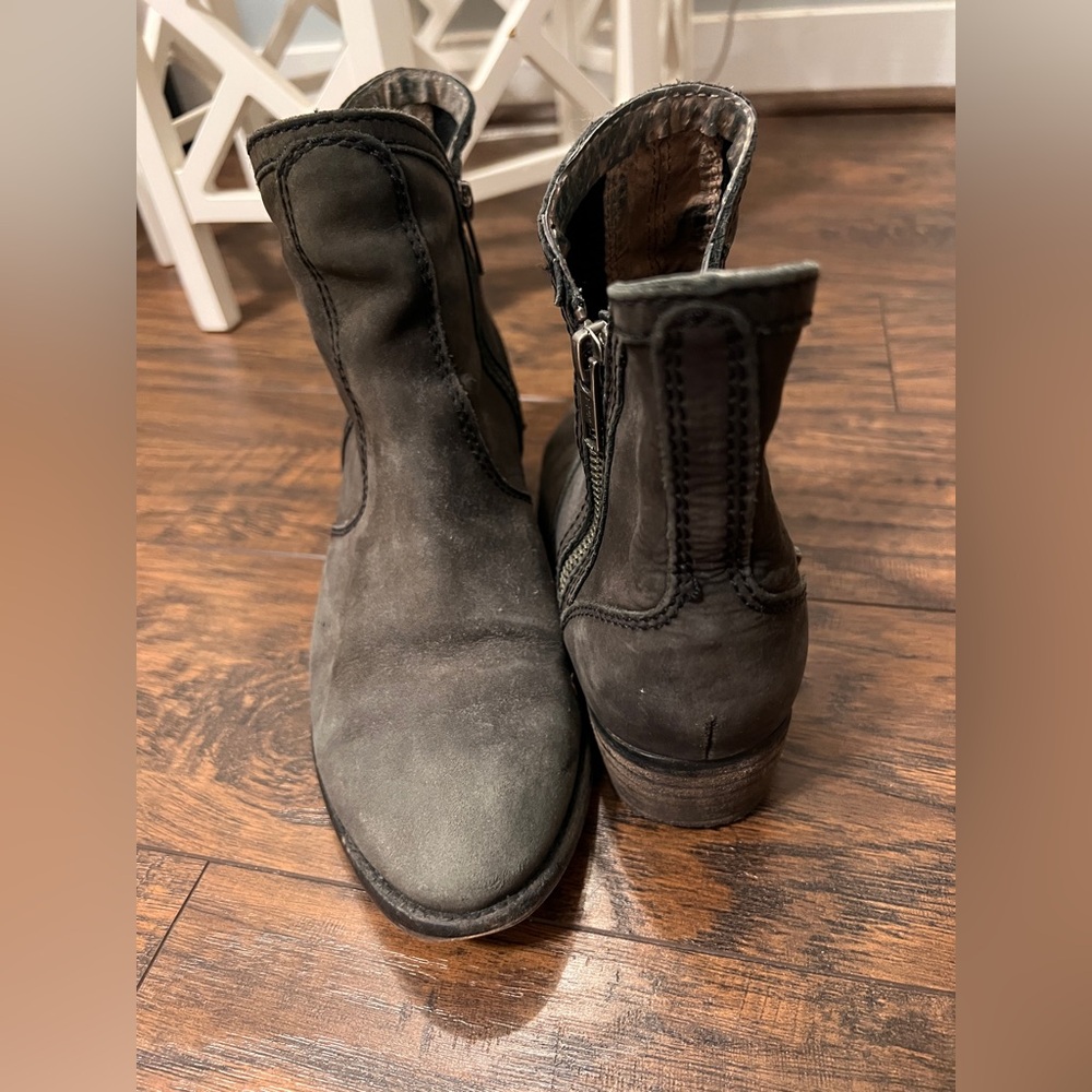 Seychelles - Lucky Penny Nubuck Low Heel Boot